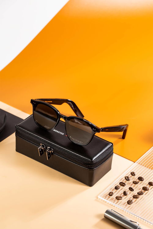 华为智能眼镜Eyewear II 当时尚与科技再度交织，未来已戴在眼前